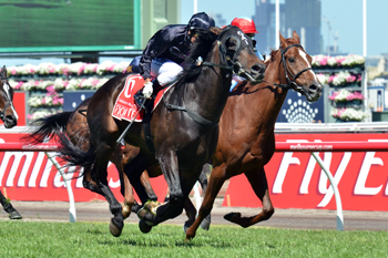 Fiorente Fights Off Red Cadeaux